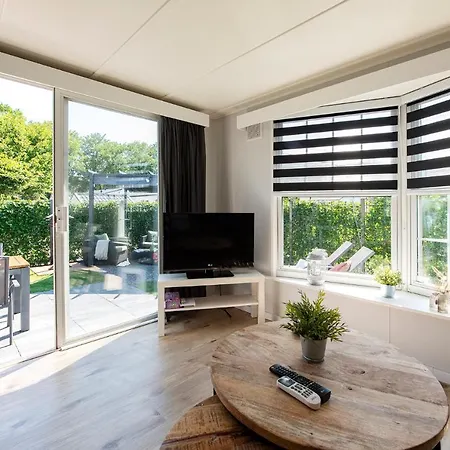 68, Stijlvol & Rustig Tuinverblijf Met Lounge & Airco! Nabij Efteling 샬레 오이스터위지크
