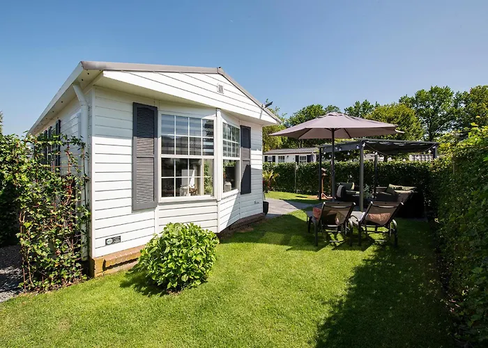 Chalet 68, Stijlvol & Rustig Tuinverblijf Met Lounge & Airco! Nabij Efteling Oisterwijk